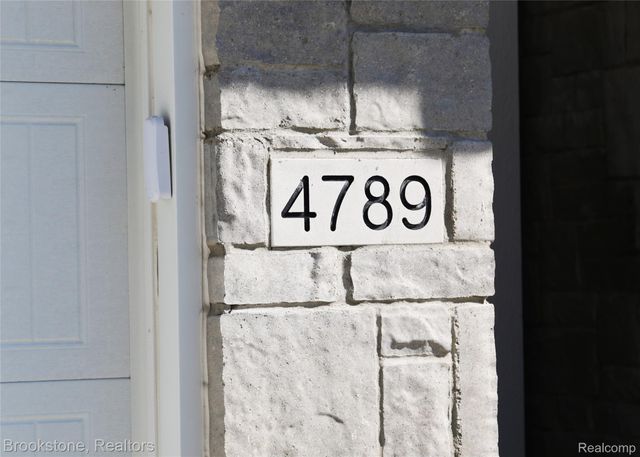 4789 Glenora Drive, Orion Charter Township, MI 48359