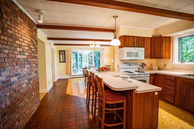 8 Douglas Road, Essex, VT 05452