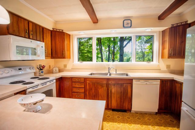 8 Douglas Road, Essex, VT 05452
