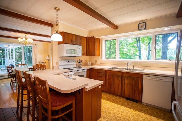 8 Douglas Road, Essex, VT 05452