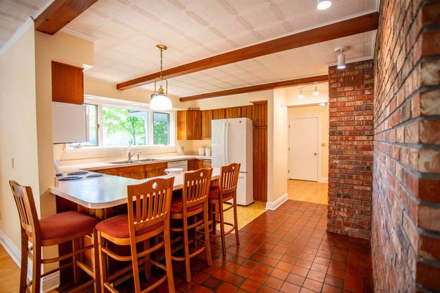 8 Douglas Road, Essex, VT 05452