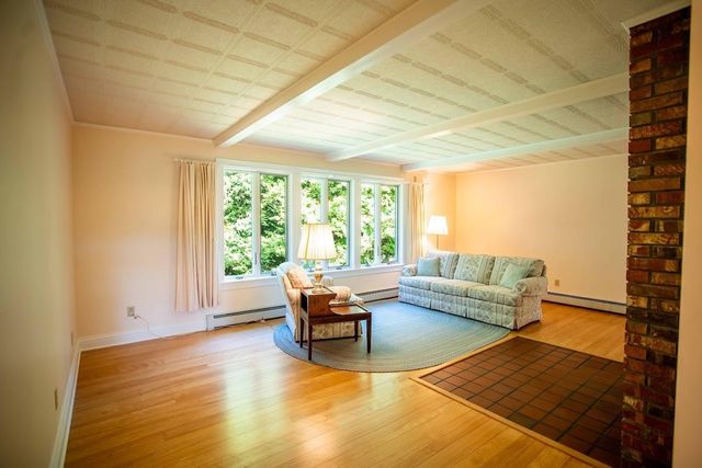 8 Douglas Road, Essex, VT 05452