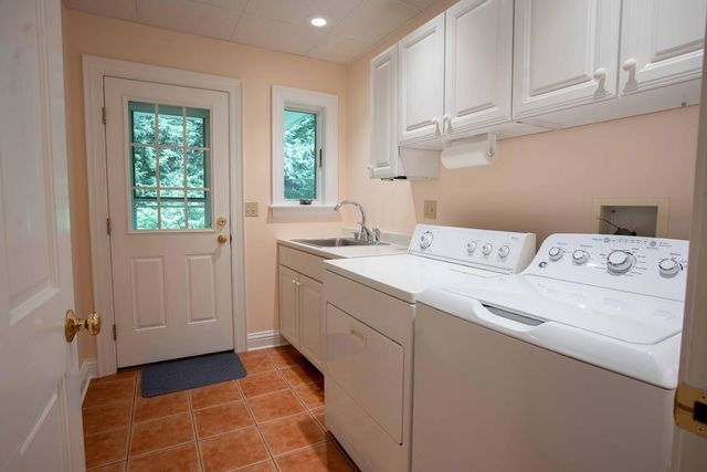 8 Douglas Road, Essex, VT 05452