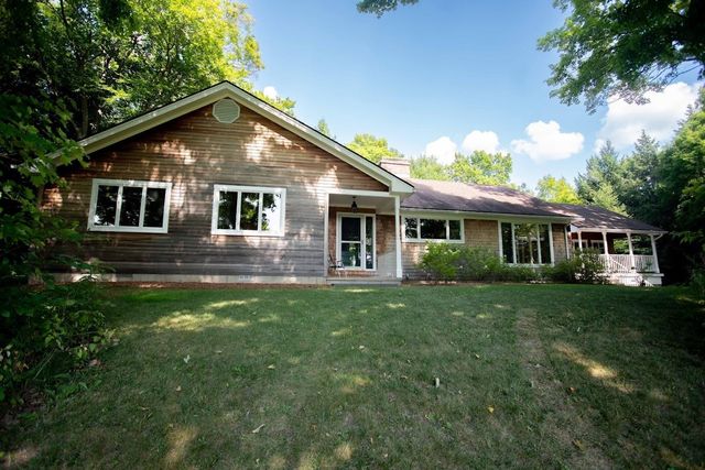 8 Douglas Road, Essex, VT 05452