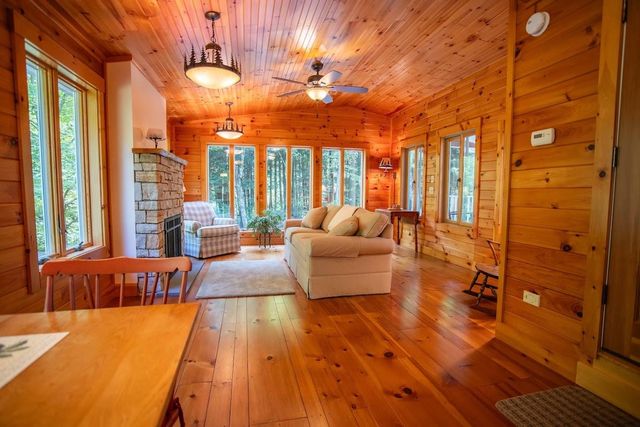 8 Douglas Road, Essex, VT 05452