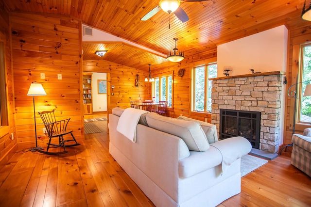 8 Douglas Road, Essex, VT 05452