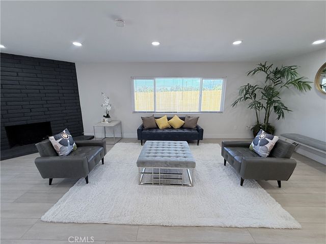 972 E LYNWOOD, San Bernardino, CA 92404