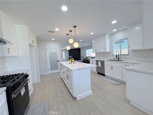972 E LYNWOOD, San Bernardino, CA 92404