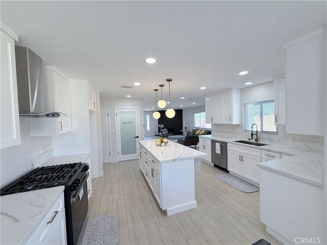 972 E LYNWOOD, San Bernardino, CA 92404