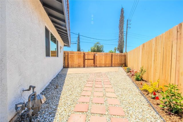 972 E LYNWOOD, San Bernardino, CA 92404
