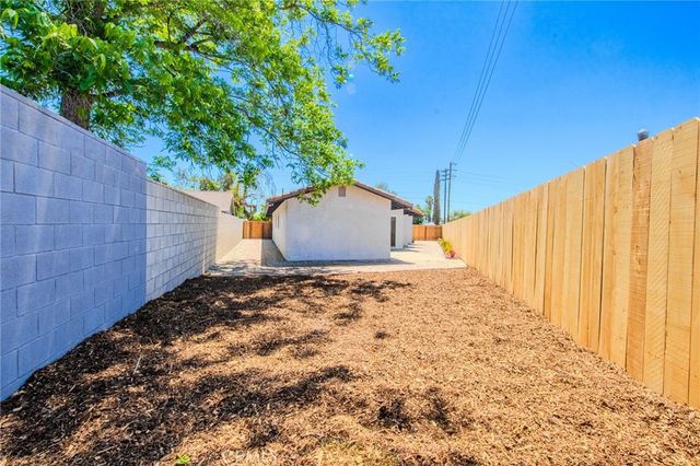 972 E LYNWOOD, San Bernardino, CA 92404