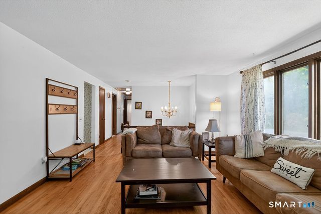 20 Jade Circle, Southington, CT 06489
