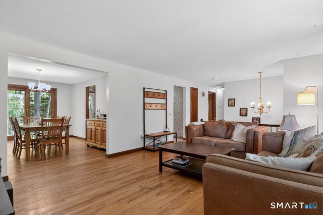 20 Jade Circle, Southington, CT 06489