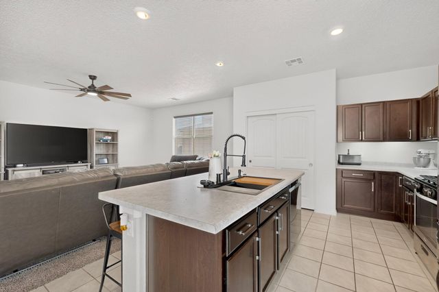 54 Tome Vista Drive, Los Lunas, NM 87031
