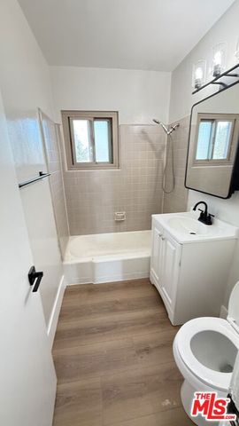 811 W 97th Street, Los Angeles, CA 90044