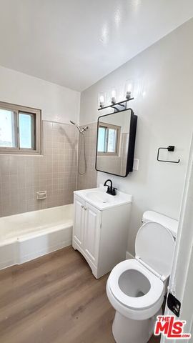 811 W 97th Street, Los Angeles, CA 90044