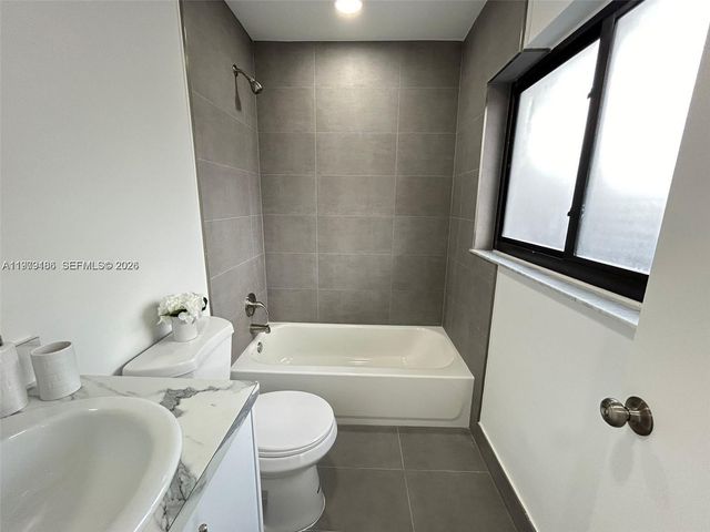 142 NW 21st Ave 3, Miami, FL 33125