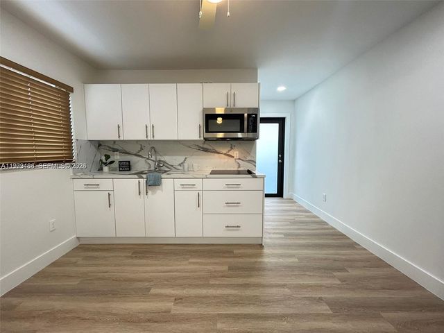 142 NW 21st Ave 3, Miami, FL 33125