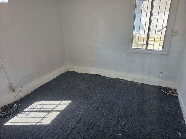 2859 E 9th Street, Oakland, CA 94601