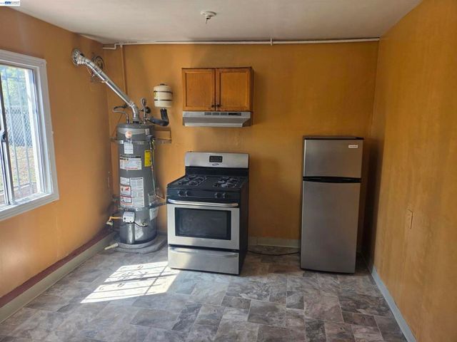 2859 E 9th Street, Oakland, CA 94601