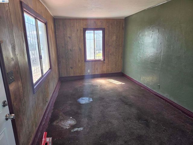 2859 E 9th Street, Oakland, CA 94601