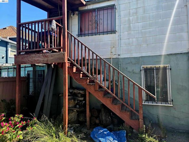 2859 E 9th Street, Oakland, CA 94601