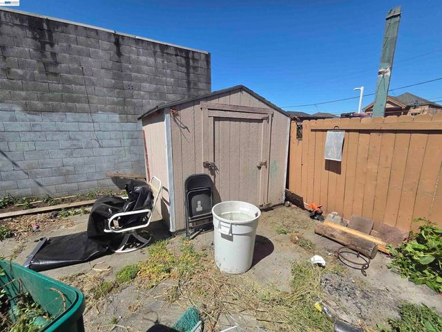 2859 E 9th Street, Oakland, CA 94601