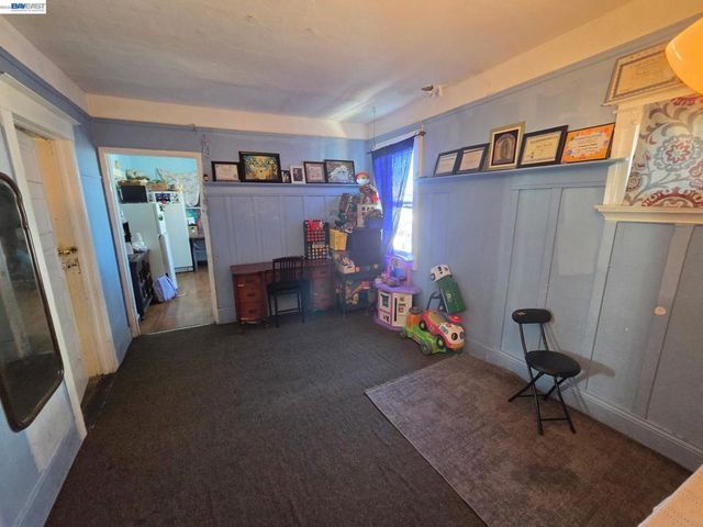 2859 E 9th Street, Oakland, CA 94601