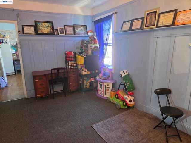2859 E 9th Street, Oakland, CA 94601