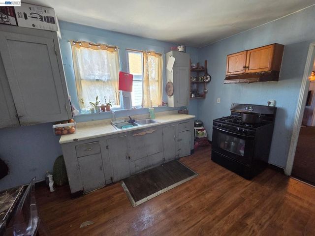 2859 E 9th Street, Oakland, CA 94601