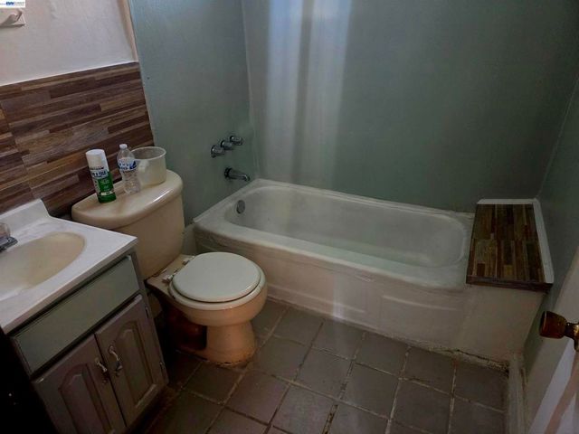 2859 E 9th Street, Oakland, CA 94601