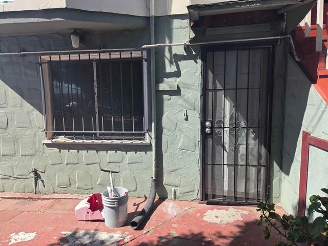 2859 E 9th Street, Oakland, CA 94601