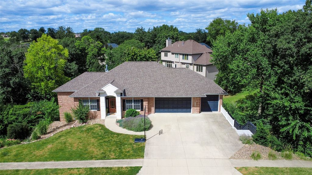 2312 Drenthe Laan Lane, Pella, IA 50219