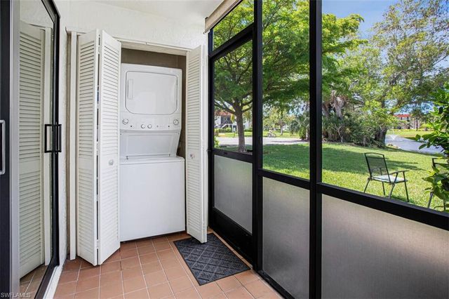 4257 27th CT SW 102, Naples, FL 34116