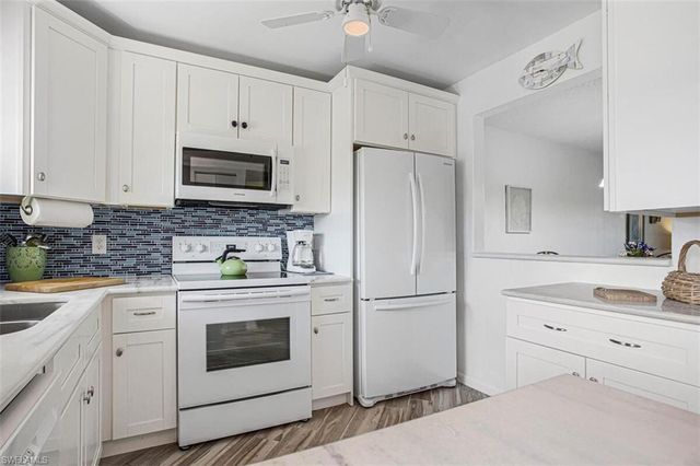 4257 27th CT SW 102, Naples, FL 34116