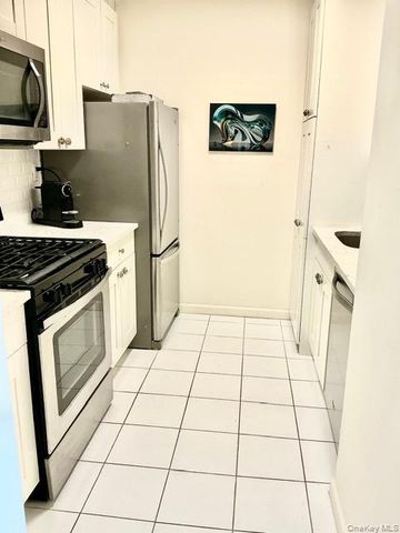 26910 Grand Central Parkway 7M, Floral Park, NY 11005