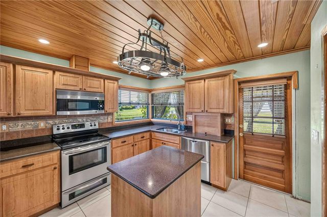 166 MARK TWAIN LANE, Rotonda West, FL 33947