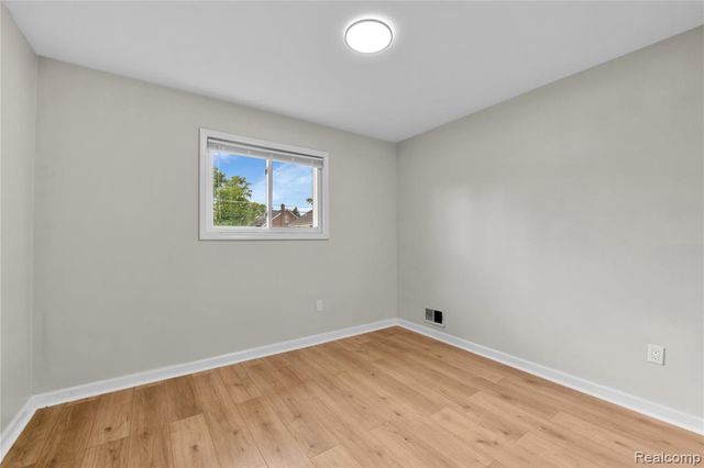 21732 Wellington Avenue, Warren, MI 48089