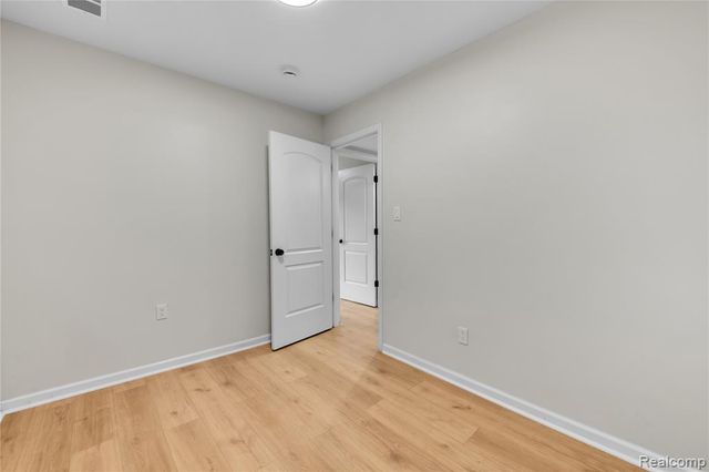 21732 Wellington Avenue, Warren, MI 48089