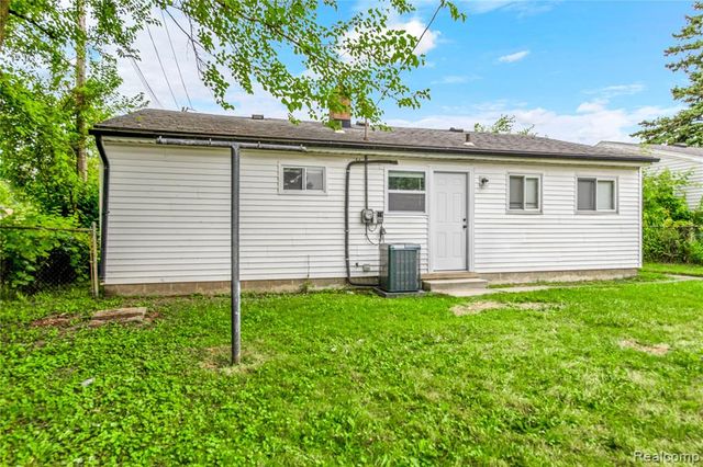 21732 Wellington Avenue, Warren, MI 48089