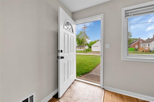 21732 Wellington Avenue, Warren, MI 48089