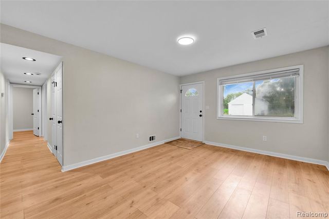 21732 Wellington Avenue, Warren, MI 48089