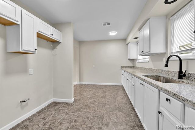 21732 Wellington Avenue, Warren, MI 48089