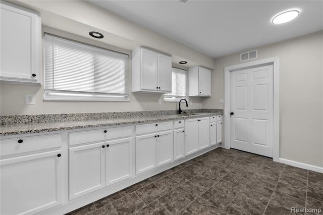 21732 Wellington Avenue, Warren, MI 48089