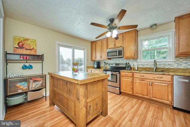806 RUST DR NE, Leesburg, VA 20176