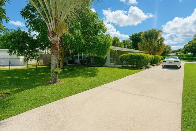 2530 Myrica Road, West Palm Beach, FL 33406