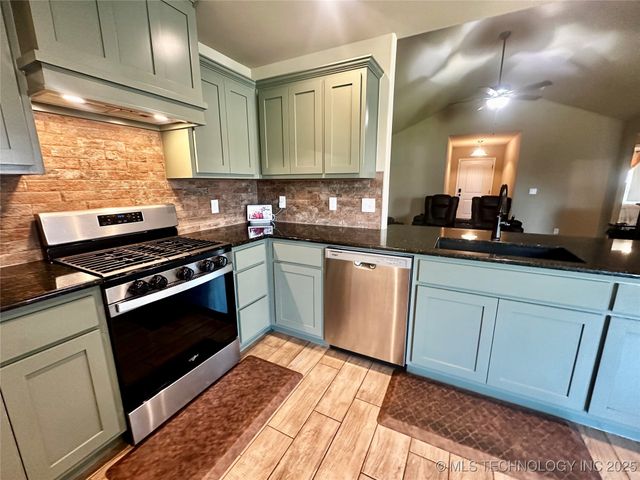 12005 E 108th Place N, Owasso, OK 74055