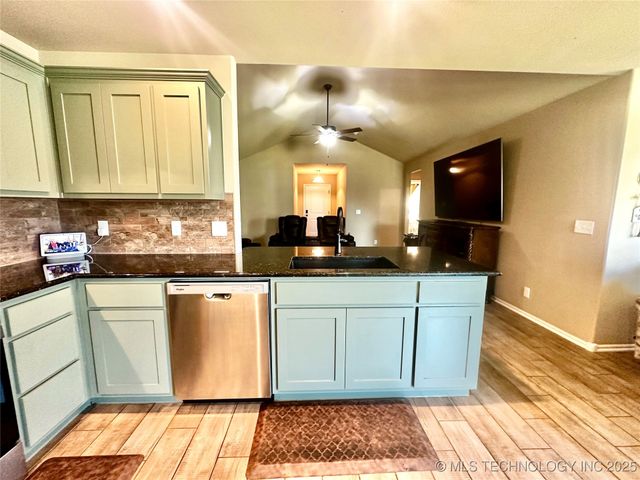 12005 E 108th Place N, Owasso, OK 74055