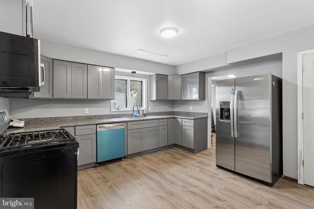 602 BORDENTOWN RD, Burlington, NJ 08016