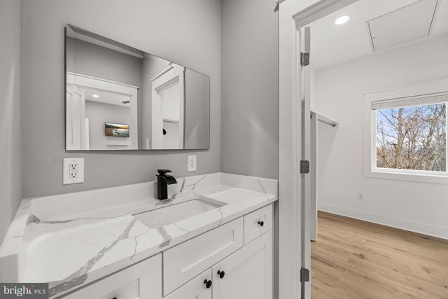 13537 HANGING ROCK LN, Lovettsville, VA 20180